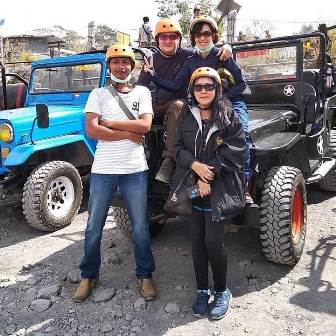 Hire a driver with car in Yogyakarta